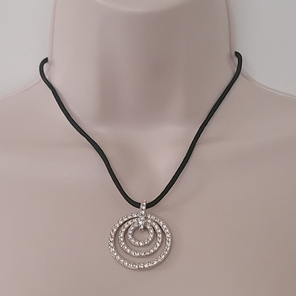 Y2K Contemporary StylePave Circle Pendant Set - Picture 7 of 12